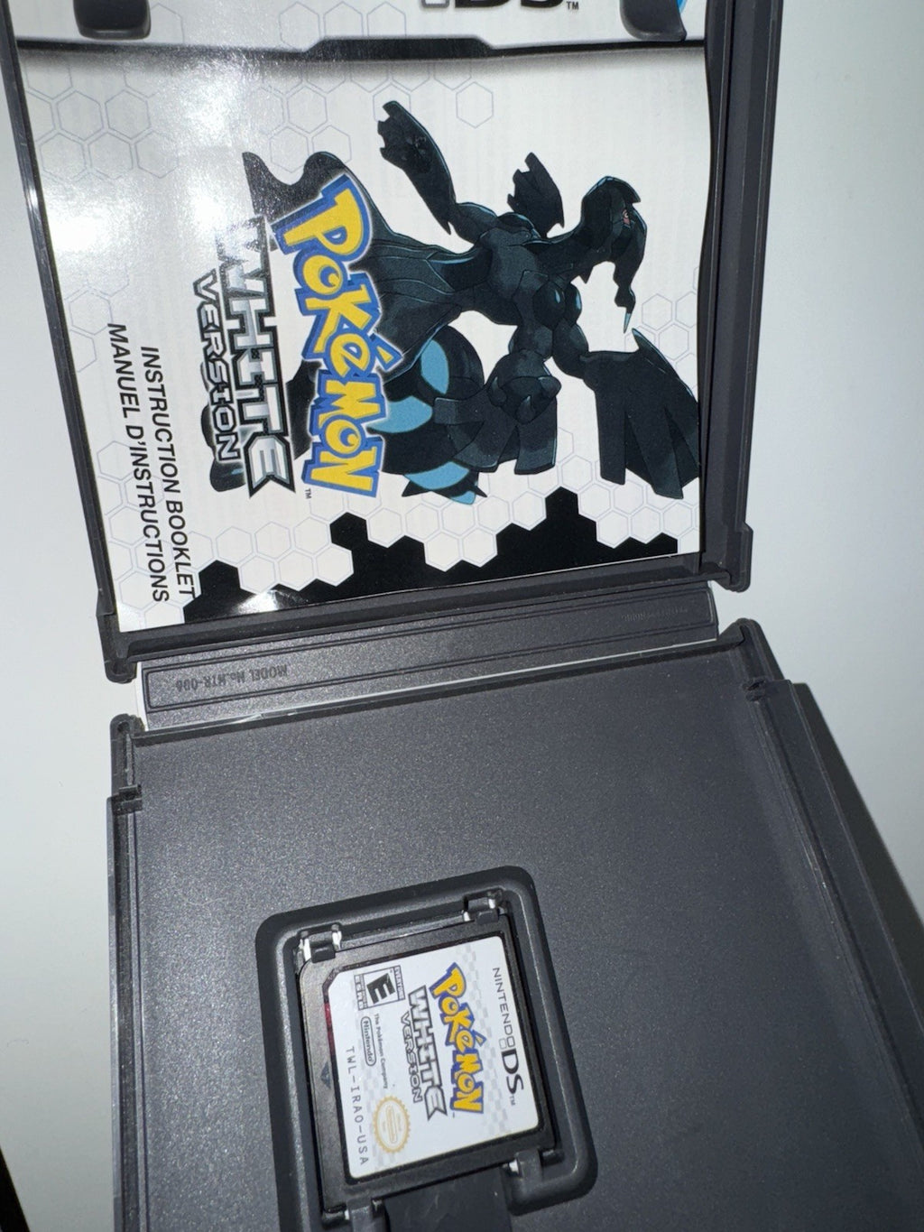 Pokemon White Version (Nintendo DS, 2011) CIB Complete DS
